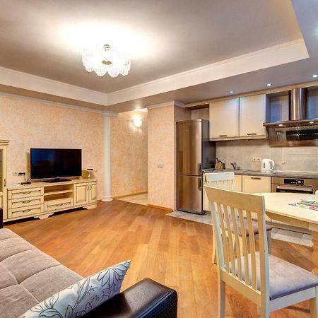 Apartments Near The Shopping Center Gulliver Kyiv Exterior photo
