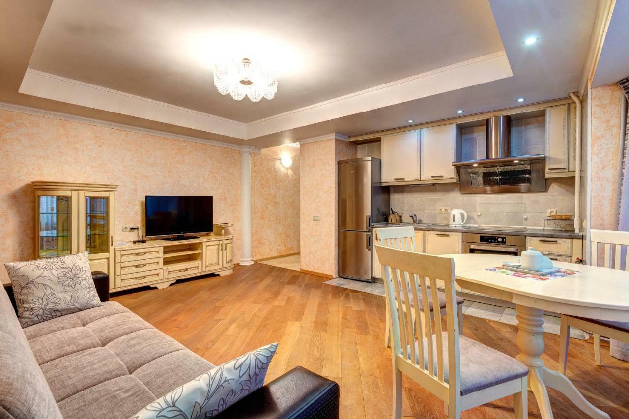 Apartments Near The Shopping Center Gulliver Kyiv Exterior photo